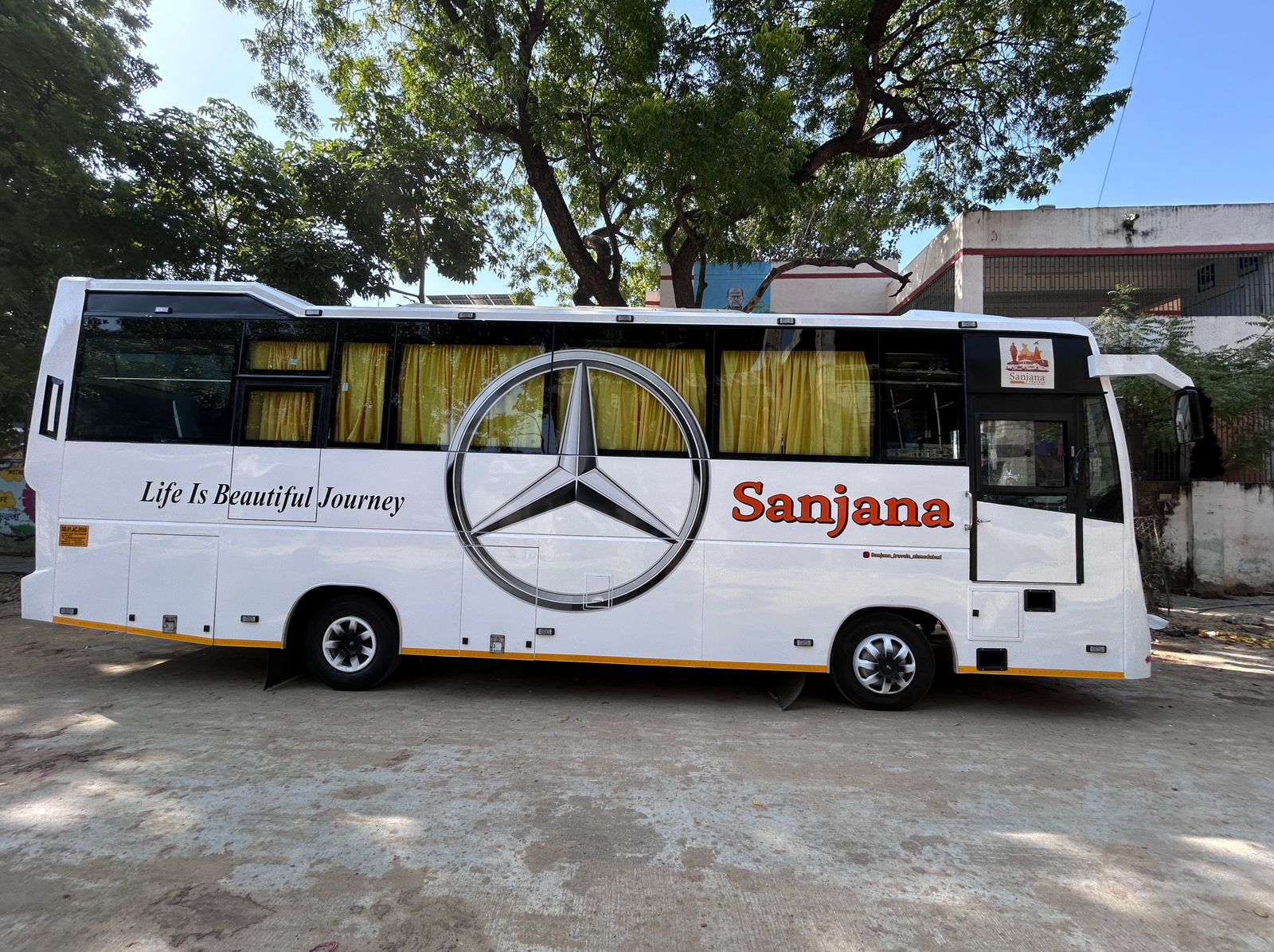 Luxury Bus 33-37 Seater 🆕